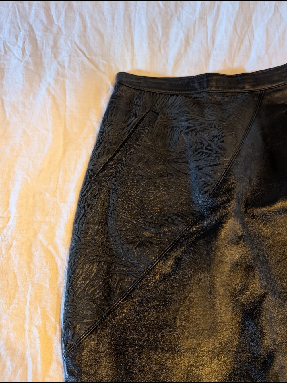 2/40$ Vintage Black Leather Midi Skirt with Panel Seams - Picture 5 of 7